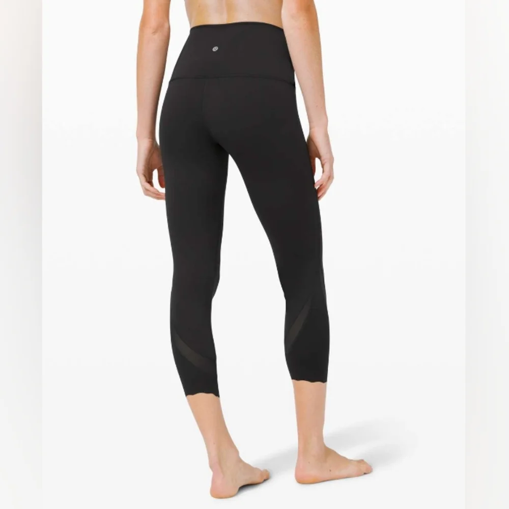Lululemon Wunder Under Crop High-Rise *Roll Down Scallop Full-On Luxtreme, Sz 8 - Picture 2 of 16